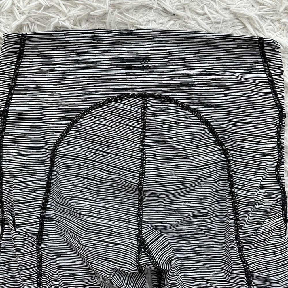 Athleta Women’s Ultimate Linear Lines Capri Leggings Black/White | Small - Picture 7 of 10